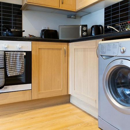1-Bedroom Apartment With Balcony, Hoddesdon Kültér fotó