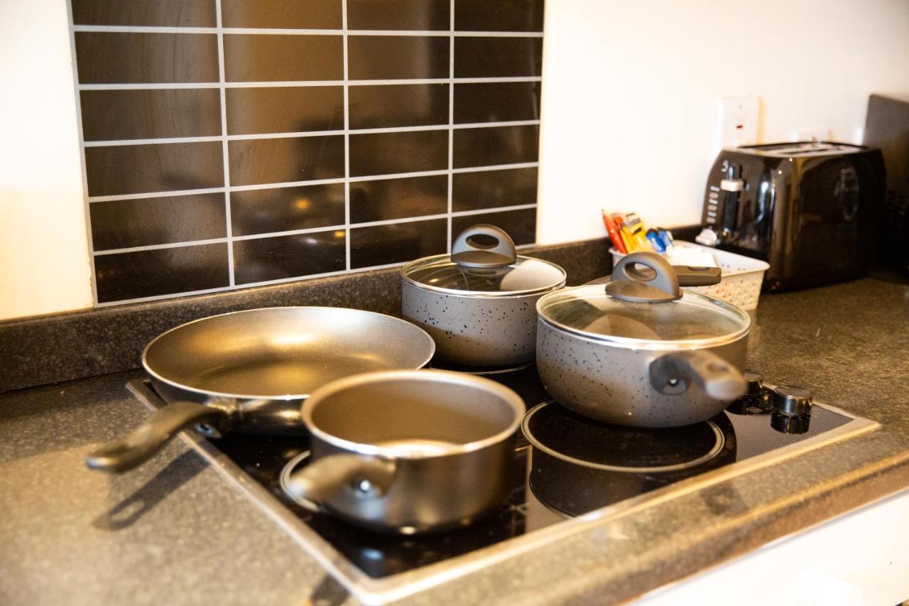 1-Bedroom Apartment With Balcony, Hoddesdon Kültér fotó
