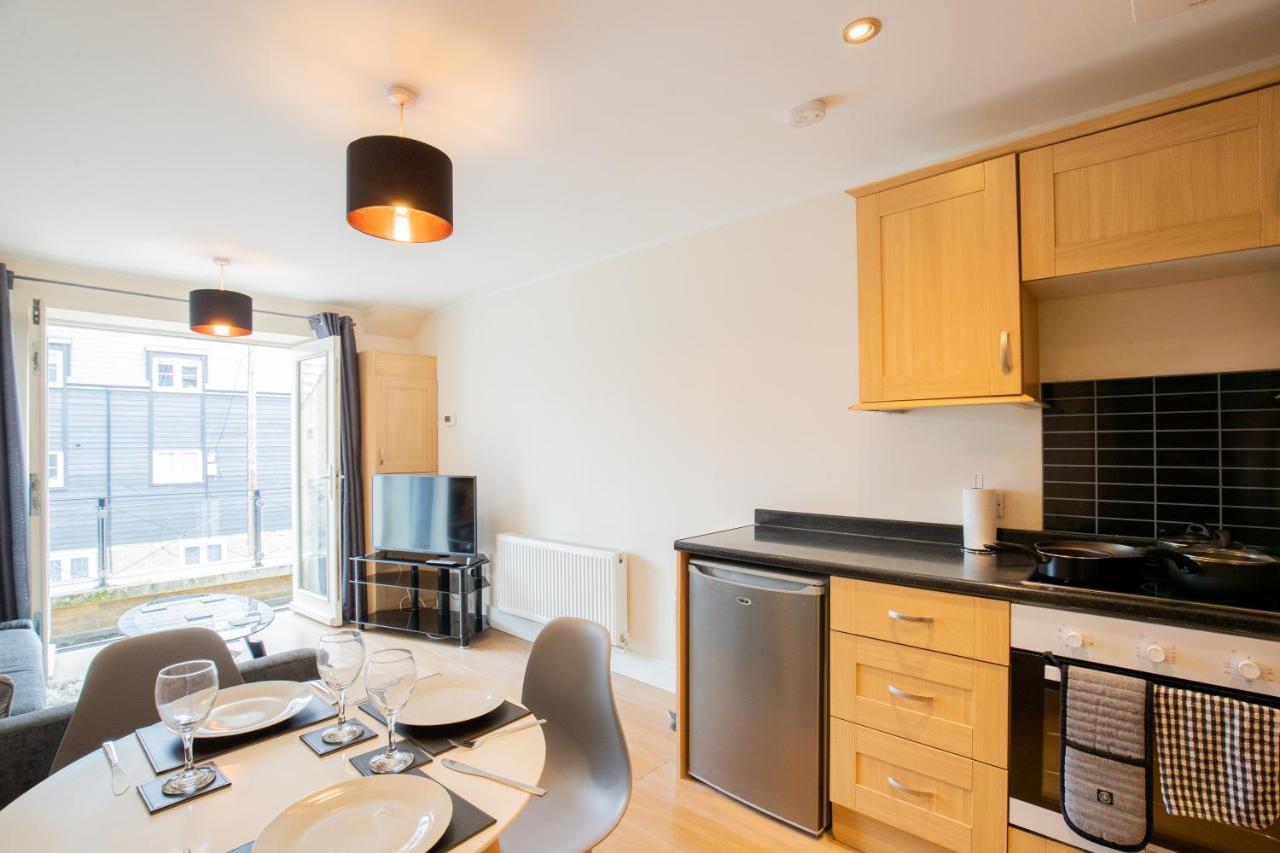 1-Bedroom Apartment With Balcony, Hoddesdon Kültér fotó