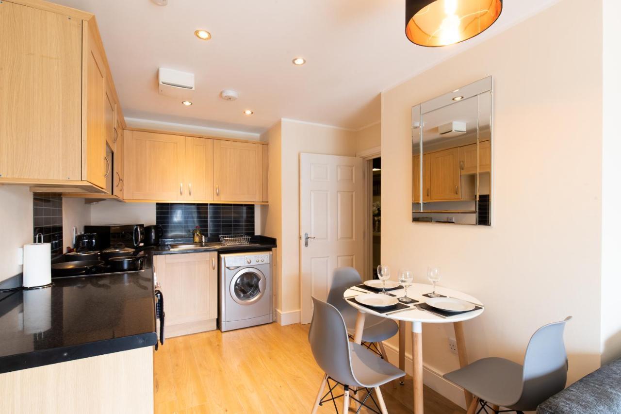 1-Bedroom Apartment With Balcony, Hoddesdon Kültér fotó